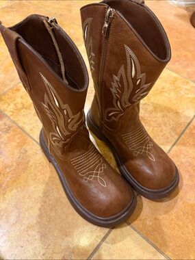 Brown Embroidered Western Zip-Top Boots